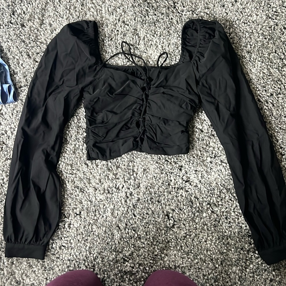 Black size small tie down center top